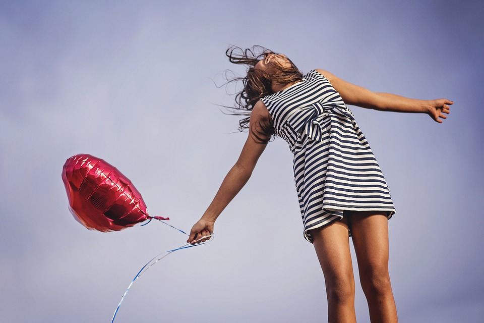 Bild Mädchen mit Luftballon